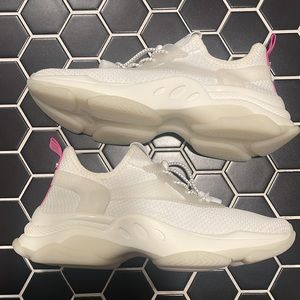 Never Worn✨ Steve Madden sneakers